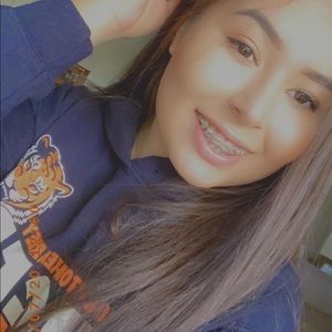 Meet your Posher, Dania